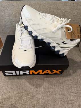 Nike Women's Air Max Dn8 Sail/Black-Fossil Sneakers Size 6.5